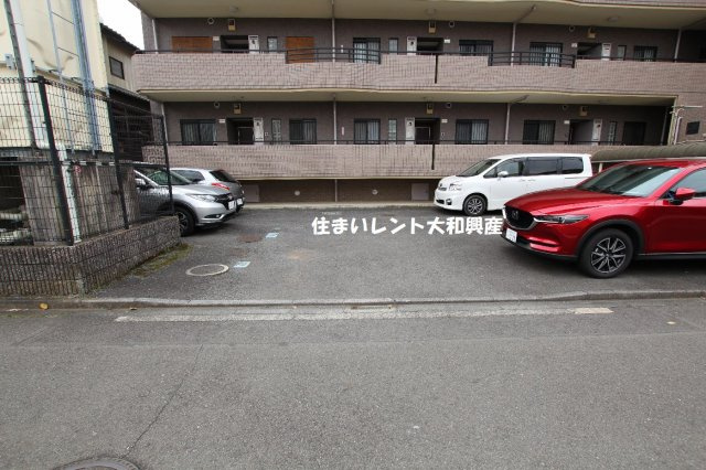 グローリーヒルズ２の駐車場