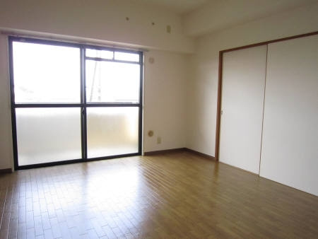 グローリーヒルズ２の居間・リビング