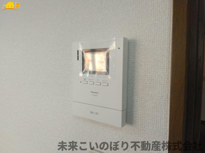 【防犯設備】 | さいたま市西区指扇中古戸建て | TVインターフォンは来訪者の確認にとても便利で安心です。
録画システム付きなので、留守時の確認も可能です。