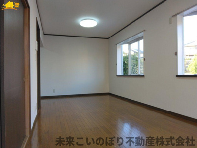 【居間・リビング】 | さいたま市西区指扇中古戸建て | 一日の中で多くの時間を過すことになるリビングダイニングだからこそ、いつも穏やかな空間であることが必然。爽やかな通風と採光を存分に感じる事が出来る空間です。