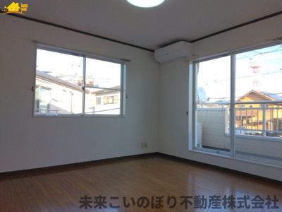 【寝室】 | さいたま市西区指扇中古戸建て | 主寝室は大型ベッドもラクラク設置できます♪ゆとりある動線も確保でき、ゆったりとお寛ぎいただけます♪