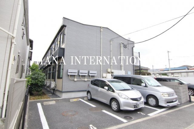 レオパレスレグルスの駐車場