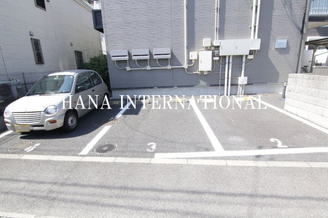 レオパレスレグルスの駐車場