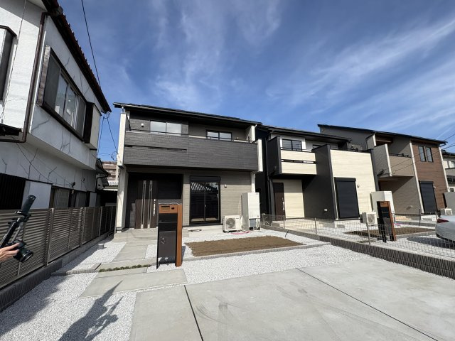 宇都宮市六道町 2期 全3棟の前面道路含む現地写真|〇1号棟〇
6.1ｍ南道路に面した全3棟！それぞれ間取りにこだわりがあるので、選べ得るうちにご内見される事をお勧めします！
※2025年12月撮影