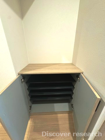 サン市川ハイツの収納|【シューズボックス】
上部に鍵などの小物類や芳香剤、インテリアを置くことができそうです。