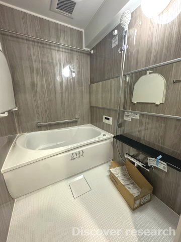 サン市川ハイツの浴室|【浴室（追焚機能付き）】
スライド式シャワー、ワイドミラーなので小さなお子様でも安心してご使用できます。
