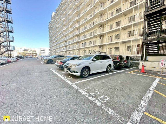 マンハイム五条　5階の駐車場