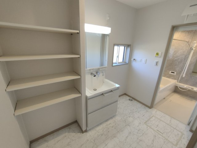 第11期の洗面所|〇１号棟　リネンスペース〇
洗面所にはリネンスペースを設けました。タオルや着替えを置いておくことができます♪
2026年2月撮影