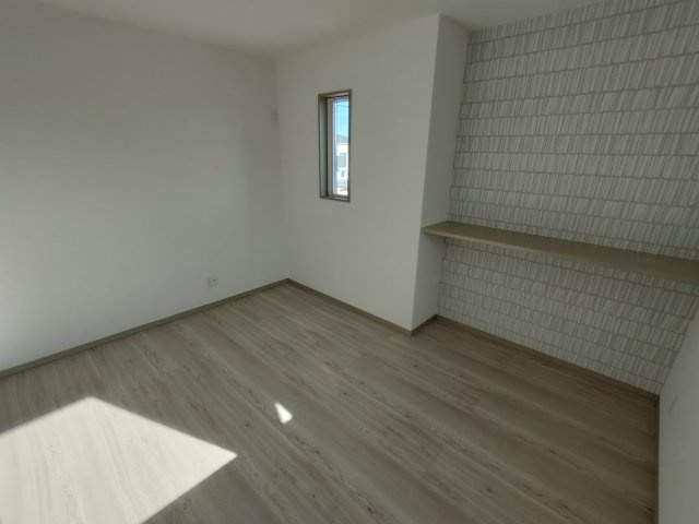 第11期の洋室|〇１号棟　洋室　6.5帖〇
カウンター付きの洋室。お子様のお勉強スペースとしてご使用いただけます（＾＾）
2026年2月撮影