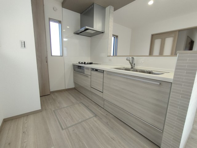 第11期のキッチン|〇１号棟　キッチン〇
節水、手荒れ防止にもなる食洗機付きキッチン♪家事の時短が図れるので共働きのご夫婦にもおすすめです（＾＾）
2026年2月撮影