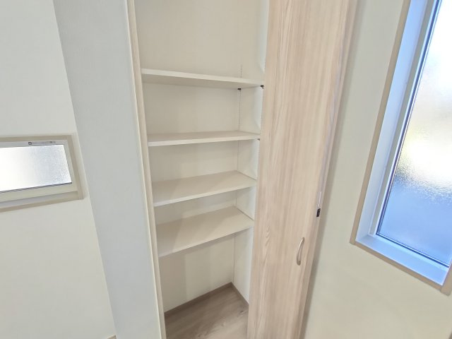 第11期の収納|〇１号棟　キッチン〇
パントリー付き！食器はもちろん、日用品、消耗品、備蓄用の非常食などいろいろと収納できます♪
2026年2月撮影