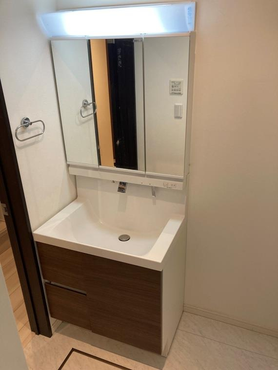 西日暮里戸建の独立洗面台