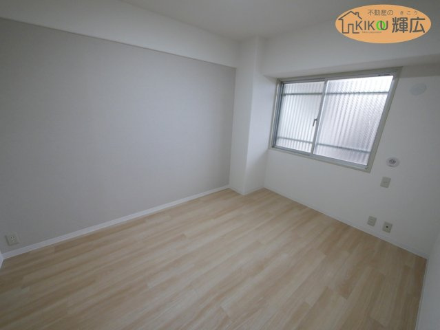 【洋室】 | メゾンドール明石東二見　6階