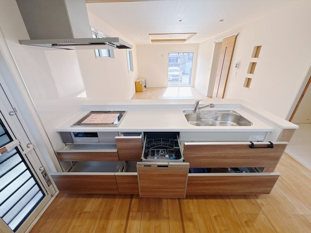 宇都宮市六道町 2期 全3棟の前面道路含む現地写真|物件の詳細は事前に資料をご用意してお待ちしております。
月々の支払はどれくらい？マイホームの探し方、住宅ローンのシュミレーションもお任せくださいませ。
※2025年12月撮影