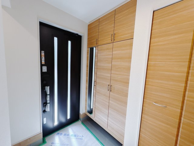 宇都宮市六道町 2期 全3棟の外観|〇3号棟〇
リビングの吹き抜けがあり、明るく開放的な3号棟。
2階のお部屋は間仕切りを追加し4LDKに変更可能です！
※2025年12月撮影