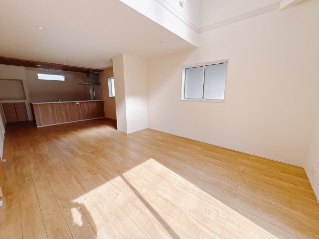 宇都宮市六道町 2期 全3棟の前面道路含む現地写真|周辺環境が充実しております。
道路の配置や道の広さ日当たりなど、ぜひ現地もご確認ください！
弊社営業が同行してご案内も可能です☆
※2025年10月撮影