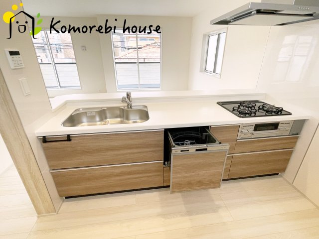 さいたま市北区宮原町2丁目　4期　新築一戸建て　ブルーミングガーデン　02のキッチン|コンパクトなキッチンで掃除もラクラク