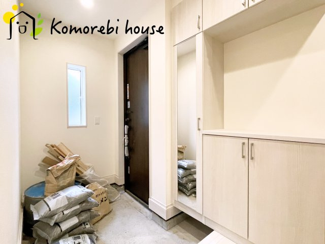 さいたま市北区宮原町2丁目　4期　新築一戸建て　ブルーミングガーデン　02の玄関|明るい玄関です