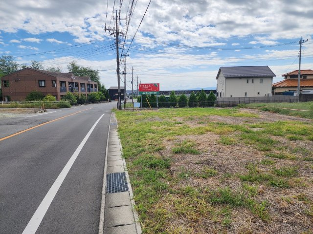高崎市箕郷町生原売土地の前面道路含む現地写真
