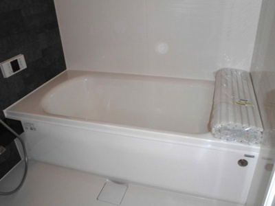 【浴室】 | ドエルH | 落ち着いた空間のお風呂です