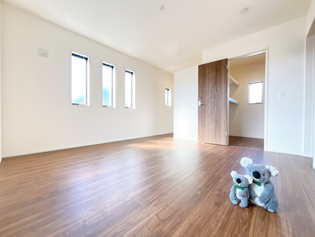 【洋室】 | 高崎市石原町　新築住宅 | 広さはお子様の勉強部屋にも適した広さ！
勉強机や本棚などの家具を置いてもフリースペースも確保することができます。