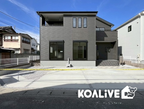【外観】 | 高崎市石原町　新築住宅 | 完成済み！いつでも新生活を始めることができます。
開放感あるLDK！
陽当り、風通しも良い暖かな住まいです。
KOALIVE （コアライブ）【0120-919-727】