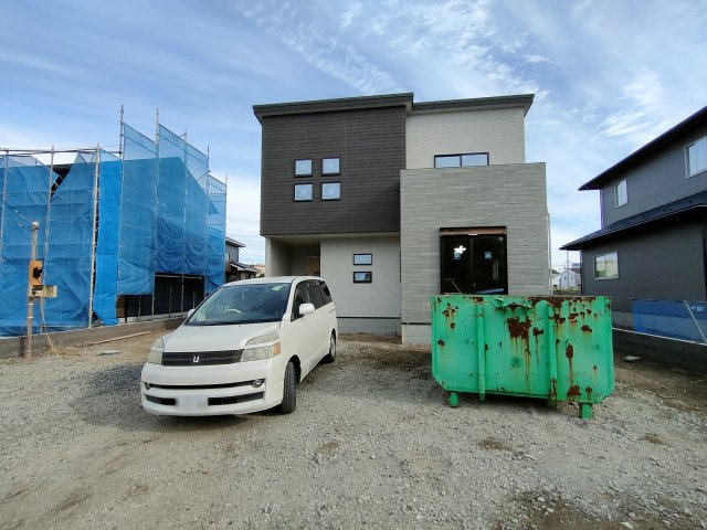 加須市南篠崎　全3邸の外観|〇３号棟〇
4帖納戸付き！収納力が自慢のお家です（＾＾）
2025年11月撮影