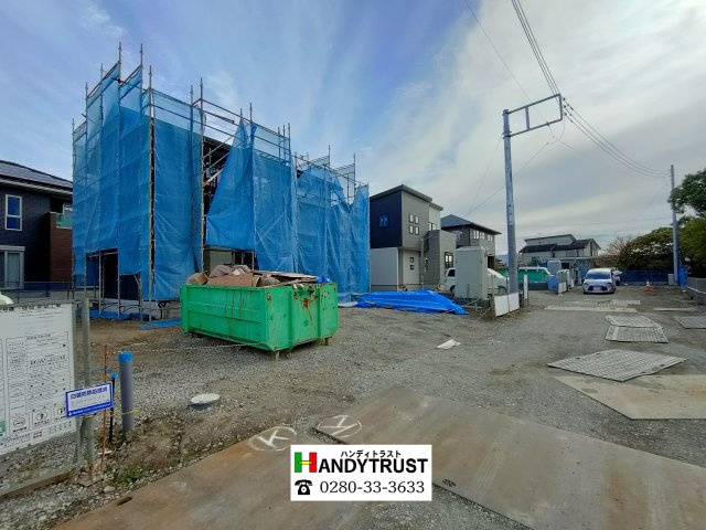 加須市南篠崎　全3邸の前面道路含む現地写真|全邸、住宅性能評価、耐震等級最高3を取得した確かな住まい。住宅ローンによっては金利の優遇や地震保険料の割引などさまざまなメリットがあります。
2025年11月撮影