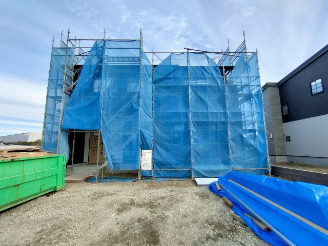 加須市南篠崎　全3邸の外観|〇２号棟〇
全居室南向き！ファミリークローゼット、キッチンパントリー付きの収納豊富な間取りのお家です（＾＾）
2025年11月撮影