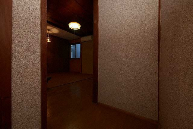 メゾン松虫の玄関