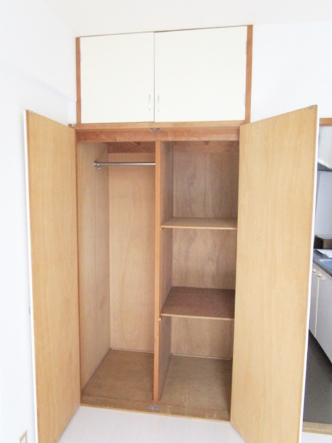 メゾン類光の収納|天袋付きの収納です。