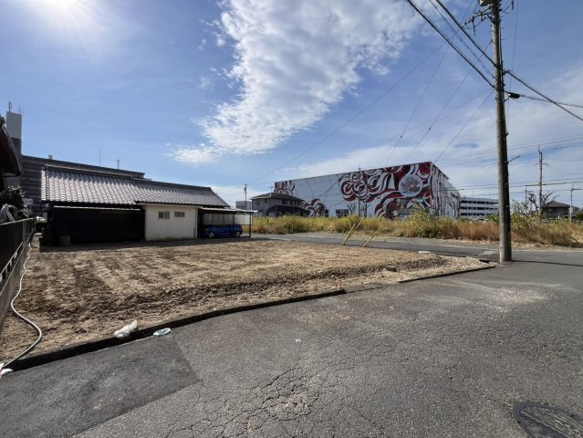 鈴鹿市神戸9丁目 売土地の前面道路含む現地写真