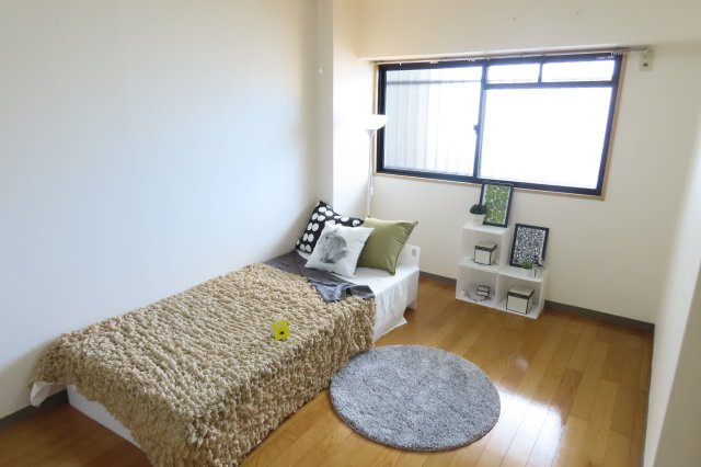 夕福マンションの洋室