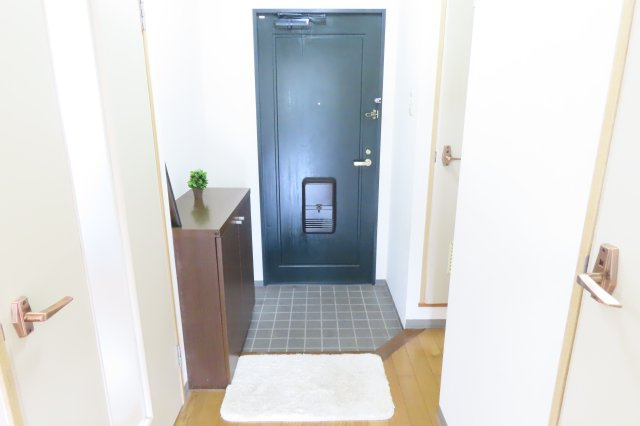 夕福マンションの玄関