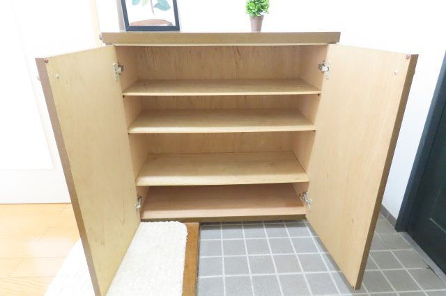 夕福マンションの玄関|カウンタータイプのシューズボックス