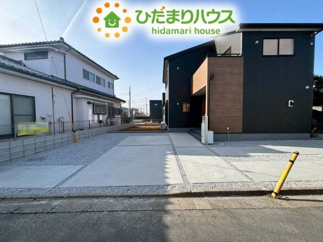 行田市矢場第4　新築一戸建て　リーブルガーデン　02の駐車場|お車3台分の駐車スペースを確保しています。
お友達が遊びに来た際や、将来お車が増えた時でも慌てずに済む広さが嬉しいですね(^^)/