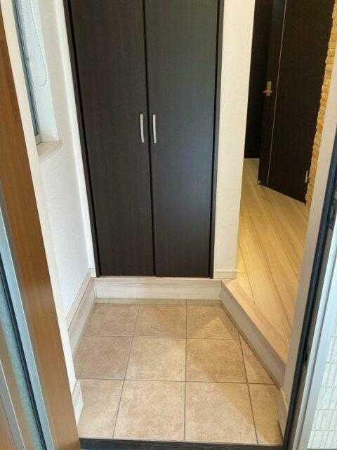 西日暮里戸建の玄関