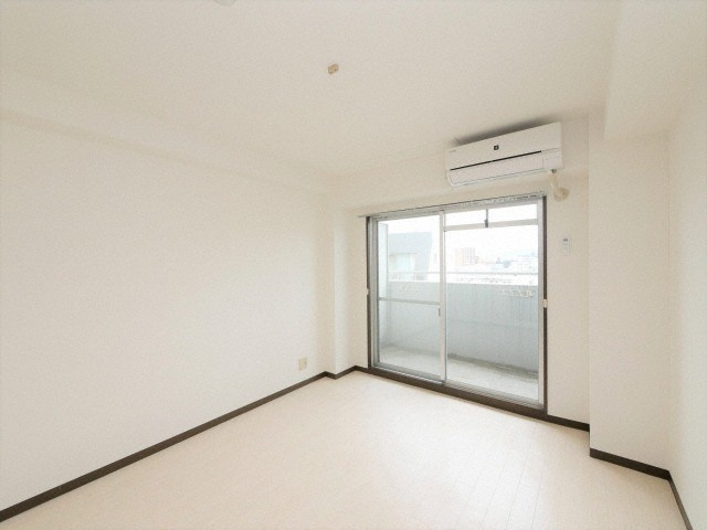 グランヴィ天王寺の居間・リビング