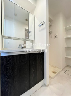 【洗面所】 | シーズンフラッツ靭本町 | 三面鏡シャンドレ