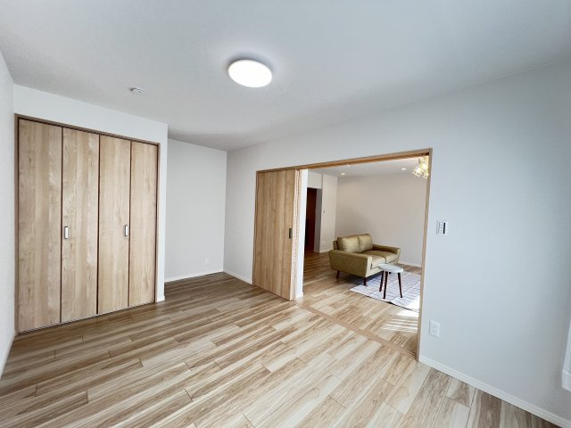 Cマンション1号棟2階の洋室|リビングに続く洋室6.3帖