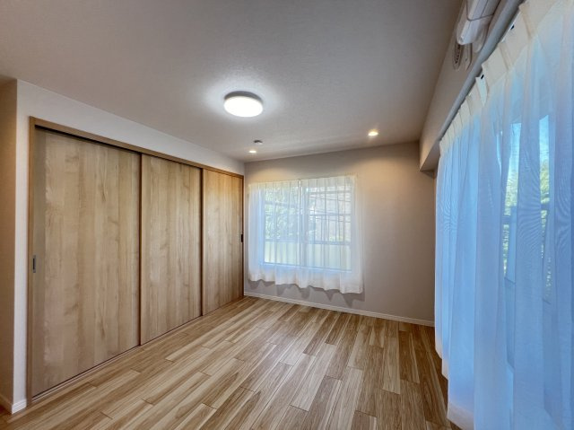 Cマンション1号棟2階の寝室|主寝室にぴったり　洋室6.6帖