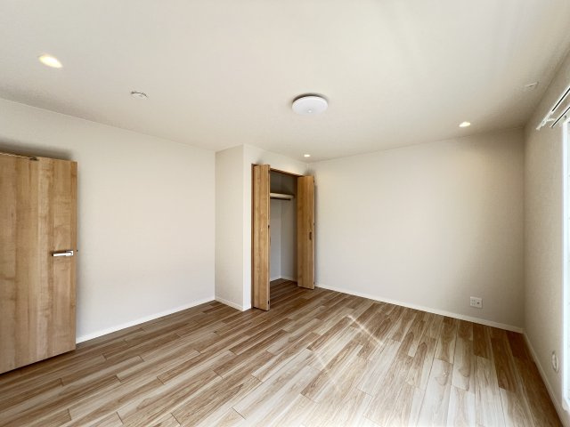 Cマンション1号棟2階の子供部屋|子供部屋にぴったりな洋室　クローゼット付き