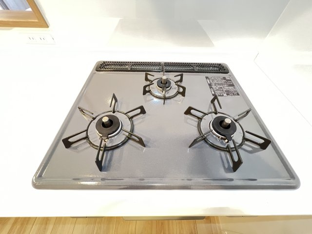 Cマンション1号棟2階のキッチン|ガスコンロ3口