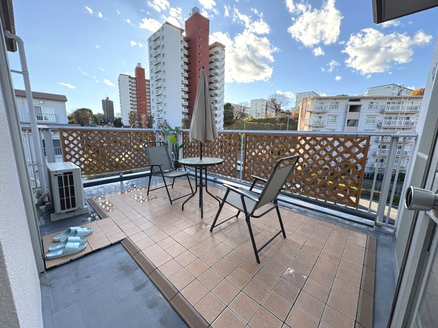 湘南ライフタウン城山住宅７号棟のバルコニー|ルーフバルコニーのあるメゾネットタイプのお部屋