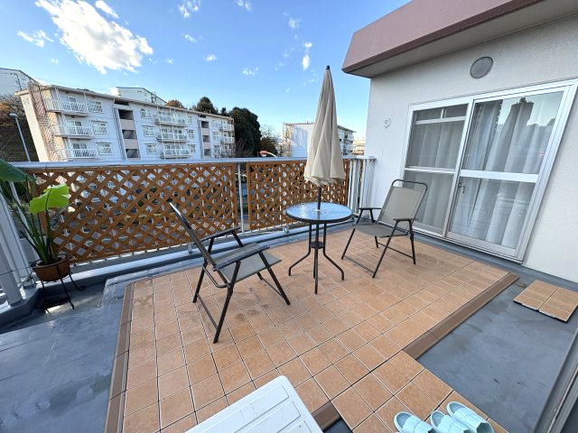 湘南ライフタウン城山住宅７号棟のバルコニー|バルコニーからの眺めを楽しみながら食事をしませんか