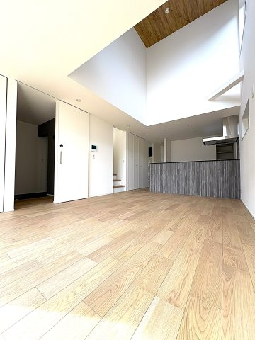 DAIE TERRACE – 光と風に包まれる、やすらぎの住まいの居間・リビング