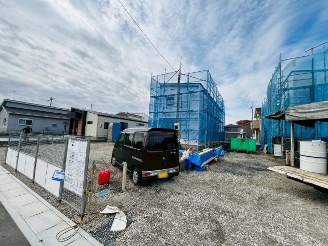 第11期の前面道路含む現地写真|〇２号棟〇
カースペース並列2台駐車可♪車の出し入れも楽々できます！
2025年11月撮影