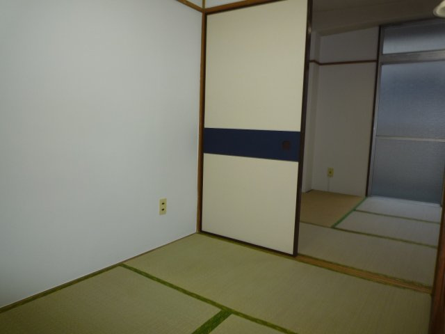 コーポニコニコの和室