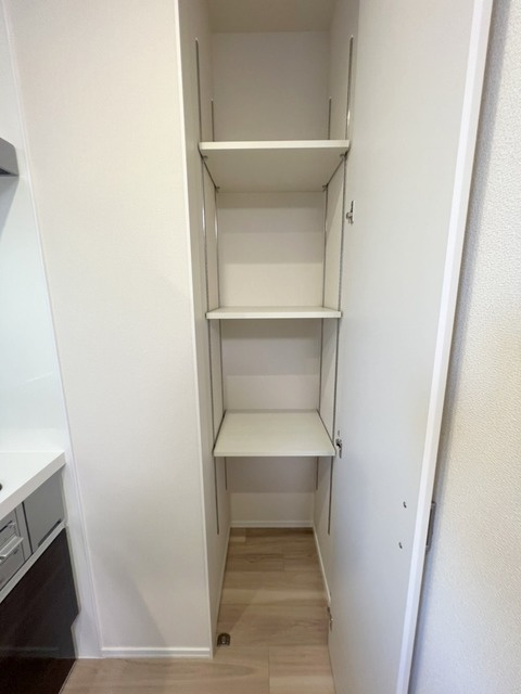 クレールＭ’Ｓの内装|キッチン横収納