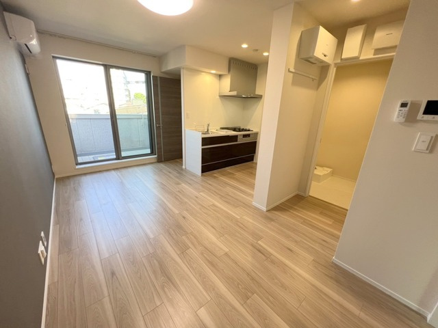 クレールＭ’Ｓの居間・リビング|綺麗なフローリングのお部屋です